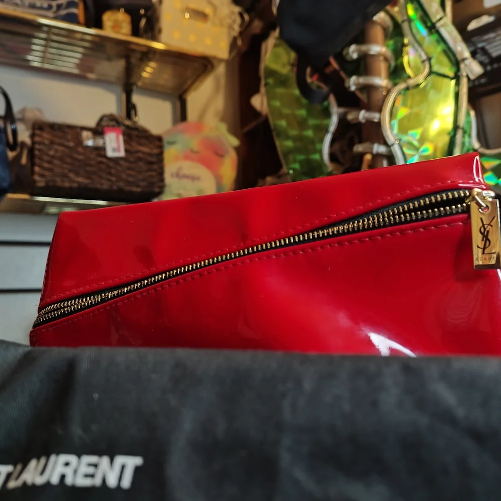 Saint Laurent Red Makeup Bag With Dust Bag. Patent Leather Red - Picture 7 of 7